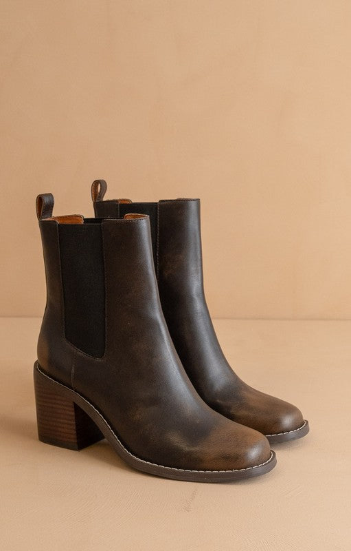The Dakota Distressed Boots